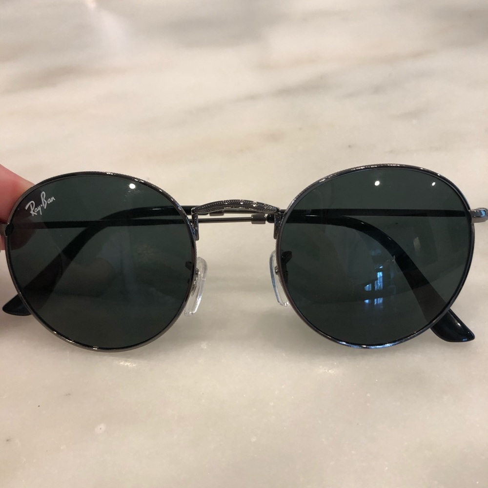 Round metal ray bans!!🕶😊